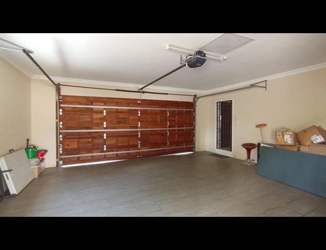 5 BEDROOM HOUSE FOR SALE IN ROOIHUISKRAAL
